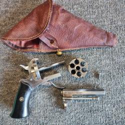 Petit r&eacute;volver Li&eacute;gois nickel&eacute; 7mm &agrave; broche 6 coups en SA et DA monomatricule et son &eacute;tui,vers 1870