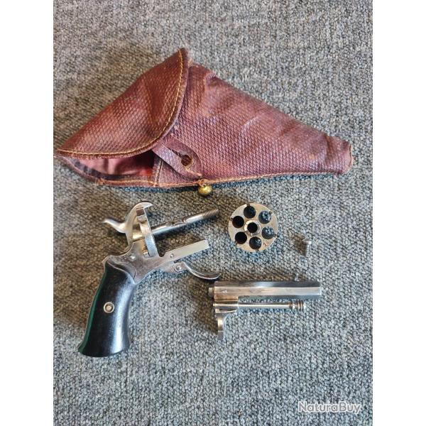 Petit r�volver Li�gois nickel� 7mm � broche 6 coups en SA et DA monomatricule et son �tui,vers 1870