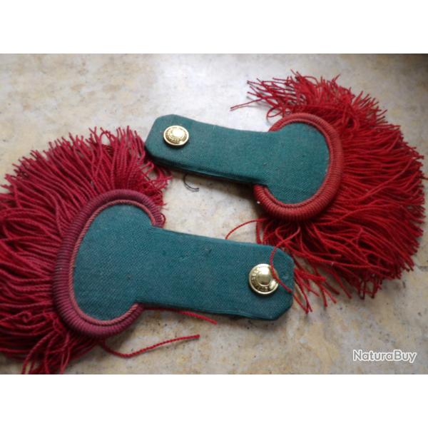 �paulette  paire Epaulettes L�gion Etrang�res post ww2 r�form�e +2 boutons l�gion diam 2.4