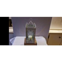 Ancienne lanterne en m&eacute;tal vitr&eacute;e (4 vitres) avec 1 porte et sa bougie