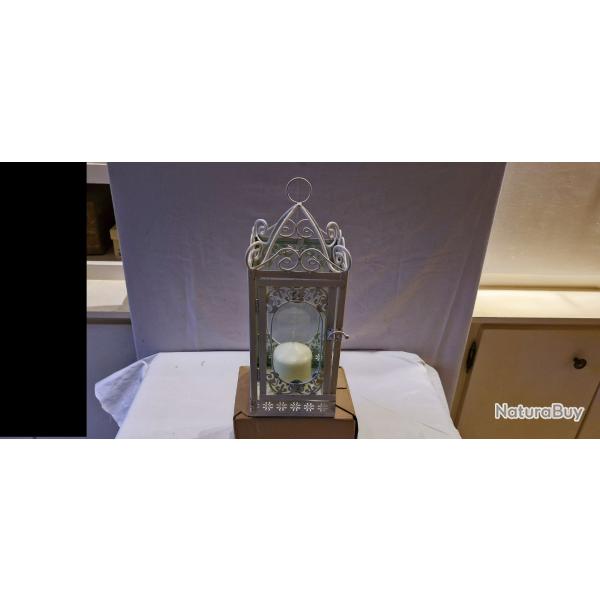 Ancienne lanterne en m�tal vitr�e (4 vitres) avec 1 porte et sa bougie