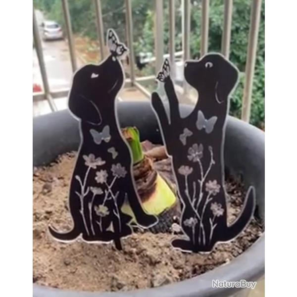DECORATION JARDIN 2 CHIENS ACRYLIQUE NOIR JOUANT AVEC UN PAPILLON FACILE A INSTALLER SANS ENTRETIEN