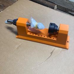 Case trimmer. Raccourcisseur de Douille