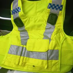 ENCHERE GILET PARE BALLES FLUORESCENT JAUNE EN KEVLAR TAILLE REJLABLE DU S AU M