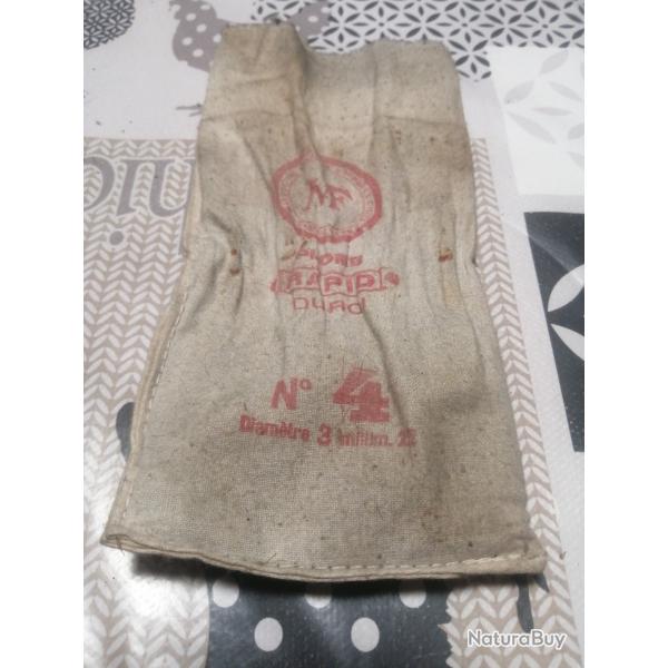 ANCIEN SAC MANUFRANCE DE PLOMBS AVEC DU N� 9. Lot 1.