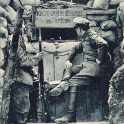 CPA - Soldats allemands dans une tranch&eacute;e -Im Schutzengraben - N&deg;7308