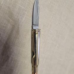 Balle avec un couteau dedans (1)