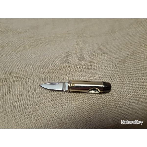 Petite Balle avec un couteau dedans (1)