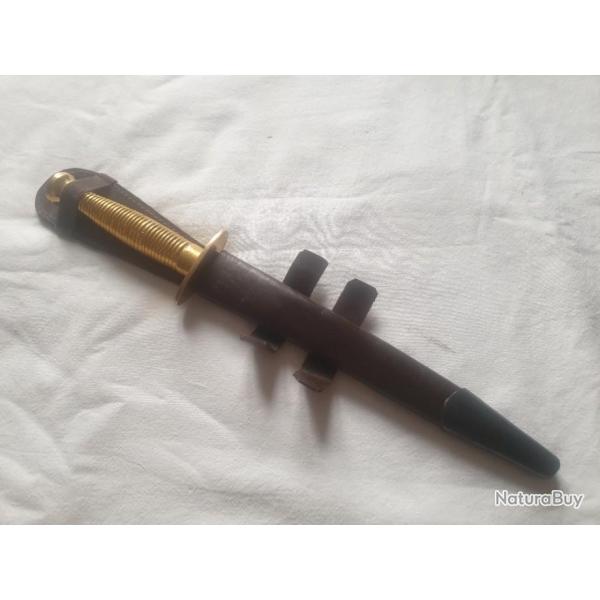 Dague GB poign�e laiton en reproduction (1)