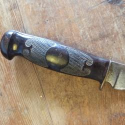 Dague de chasse ou de v&eacute;nerie, poign&eacute;e bak&eacute;lite, lame en acier, en &eacute;tui cuir