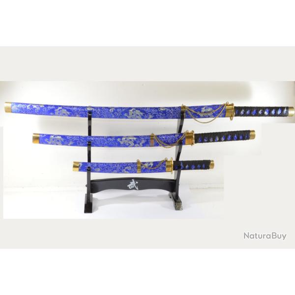 Ensemble d�coratif katanas et tanto avec pr�sentoir. Soie bleue. Ann�es 1990 - 2000