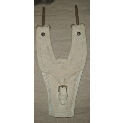 Porte ba&iuml;onnette en buffle blanc pour Mousqueton,  lebel ou autre (123)