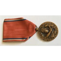 Belle et rare m&eacute;daille de VERDUN par REVILLON 14/18