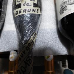 UNE BOUTEILLE DE BOURGOGNE HAUTES C&Ocirc;TES DE BEAUNE DE HENRY DE BAREUIL - ANNEES 2018 - 13% - 750 ml -