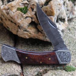 Couteau Lame Damas 128 Couches Style Buck 112 Manche Rosewood Fabr Artisanale S&eacute;curit&eacute; Lockback 01