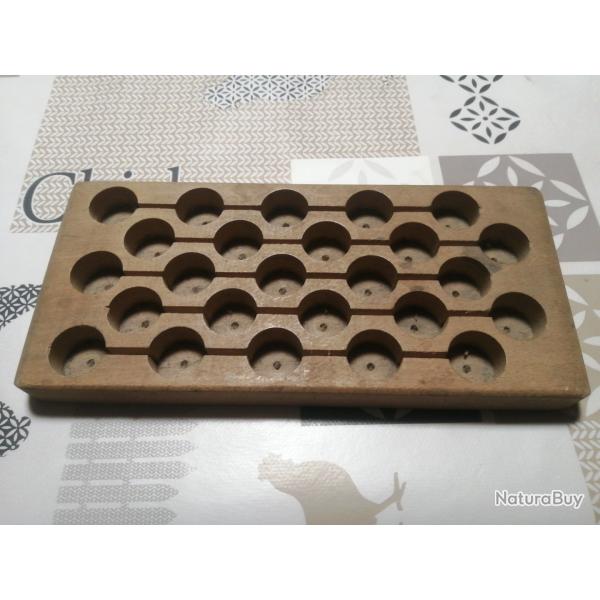 PLANCHE BOIS DE RECHARGEMENT DE 25 CARTOUCHES A BROCHE DE CALIBRE 16