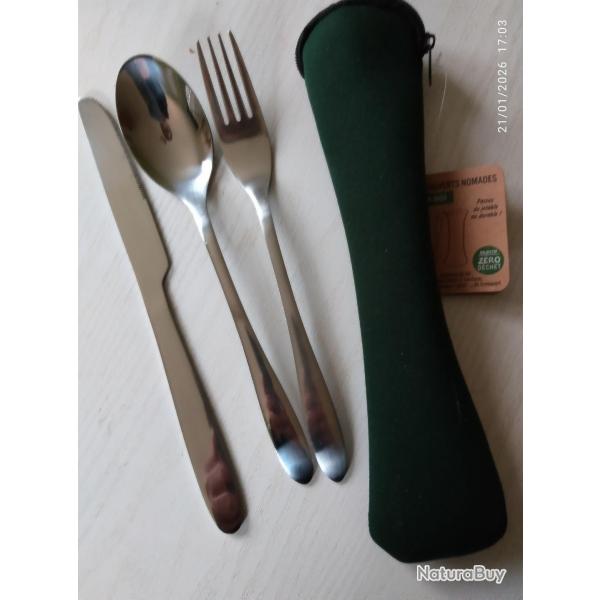 Jeu de 3 couverts nomades de qualit� en inox dans pochon de transport zipp�