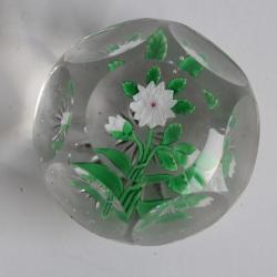 BACCARAT Boule presse-papier cristal sulfure Cl&eacute;matite