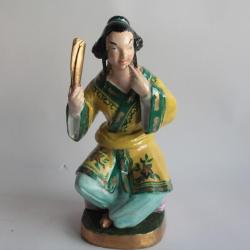Tisani&egrave;re porcelaine figurative Femme chinoise assise