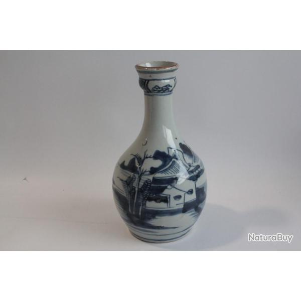 Ancien Vase bouteille porcelaine blanc et bleu Chine