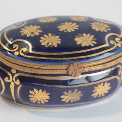 Boite &agrave; bijoux porcelaine bleu et or Limoges France