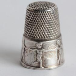 D&eacute; &agrave; coudre argent Putti