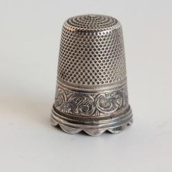 D&eacute; &agrave; coudre argent monogramme MR