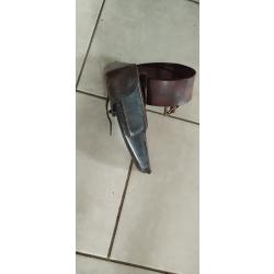 &Eacute;tui avec ceinturon