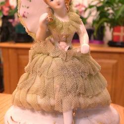 SPLENDIDE DAME FA&Iuml;ENCE EMAILLEE A COLLECTIONNER DANS VOS OBJETS DIVERS - A PLACER SOUS VITRINE