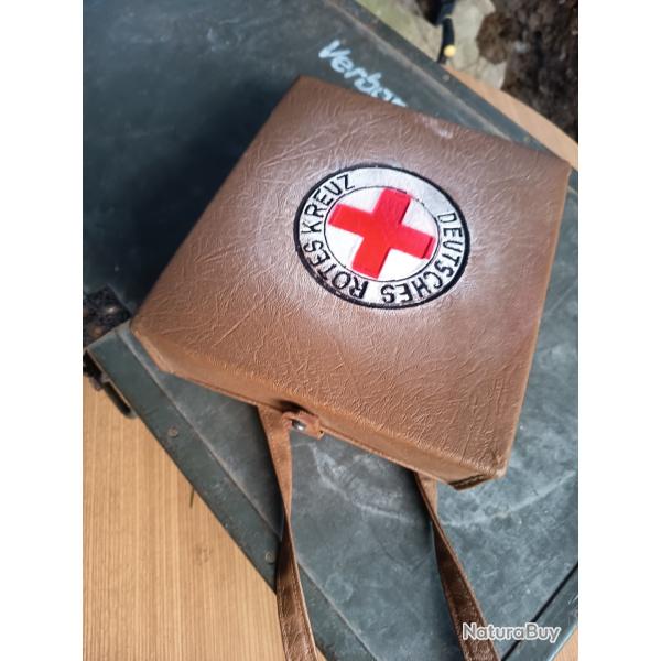 Sacoche militaire d'infirmier excellent �tat et fonctionnel