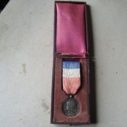 MEDAILLE DE TRAVAIL  ARGENT MASSIF
