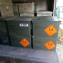 Lot de 4 caisses &agrave; munitions vides