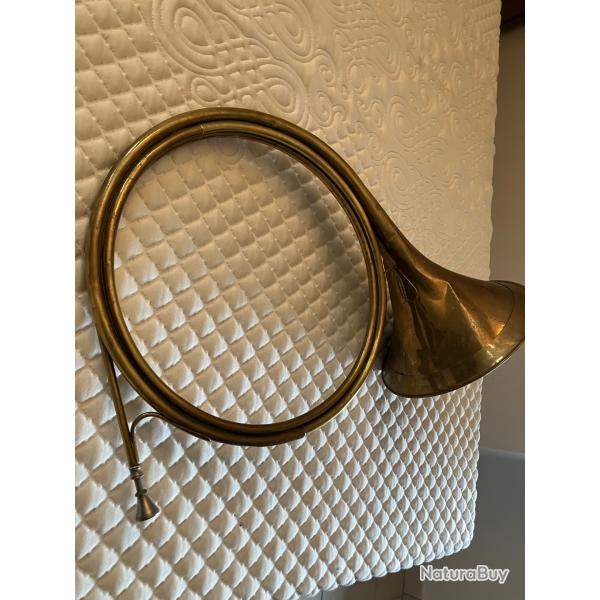 Trompe de chasse l�g�re ancienne sign�e Francois Perinet