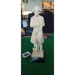 Statuette de Napol&eacute;on en alb&acirc;tre certifi&eacute;