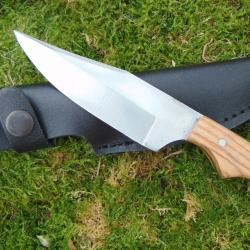 Couteau de Chasse et Outdoor - Manche en Bois de tek - Lame Inox 11cm - &Eacute;tui Cuir