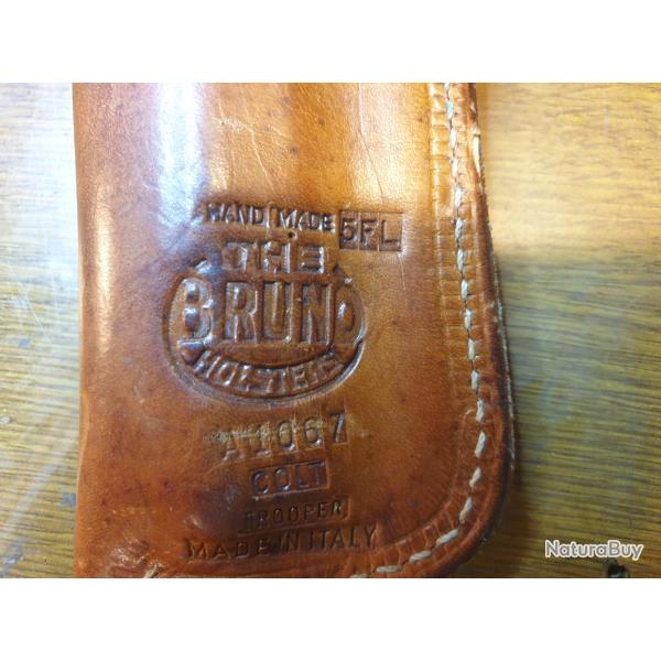 Holster cuir pour colt .