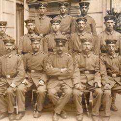 CPA - UN GROUPE DE SOLDATS ALLEMAND  - N&deg;7324