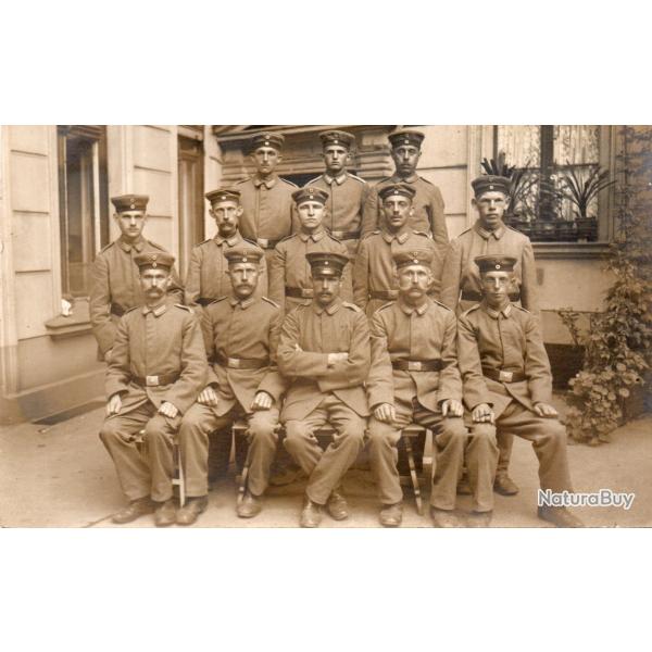CPA - UN GROUPE DE SOLDATS ALLEMAND  - N�7324