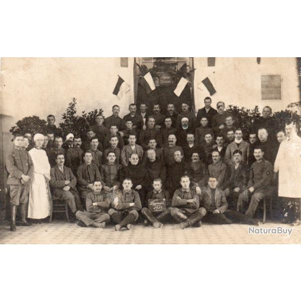 CPA - UN GROUPE DE SOLDATS ALLEMAND  - N�7323