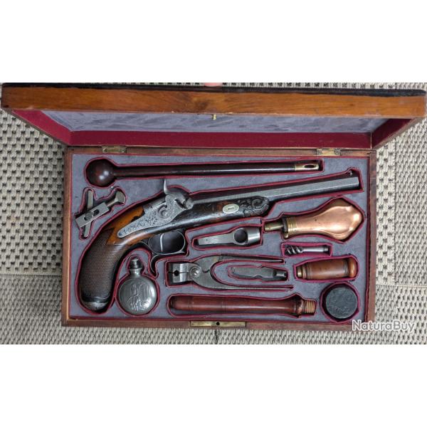 Coffret avec N�cessaire et avec Pistolet (non sign�)