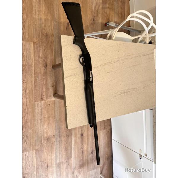 Fusil semi-automatique Benelli montefeltro 12/76 synth�tique black 66cm.