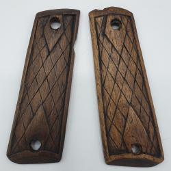 Plaquettes bois : Colt 45.