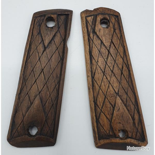 Plaquettes bois : Colt 45.