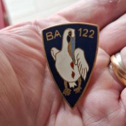 INSIGNE BA 122 CHARTRES ( DRAGO PARIS - A 671 )