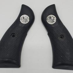 Plaquettes mati&egrave;re plastique : R&eacute;volver EMGE calibre 32 S&W .