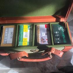 100 cartouches 4x25  avec super petite  valise
