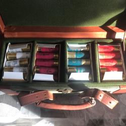 100 cartouches 4x25  avec super petite  valise