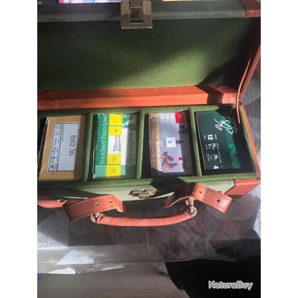 100 cartouches 4x25  avec super petite  valise, cal 12, pl 4,6 ,7,5