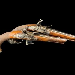EXCEPTIONNELLE PAIRE DE PISTOLETS FRAN&Ccedil;AIS HARLAND &Agrave; SALINS