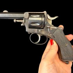 MAGNIFIQUE REVOLVER MOD&Egrave;LE CONSTABLE calibre 380
